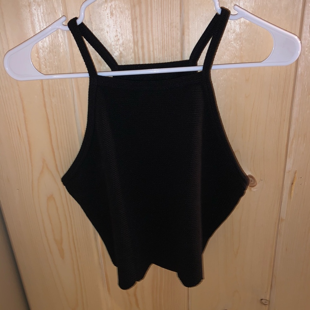 black cropped tank